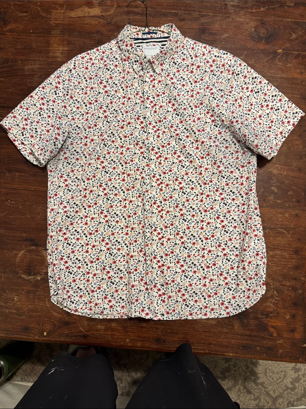 Denim & Flower White Short-Sleeve Floral Button-Down Shirt with Red Accents